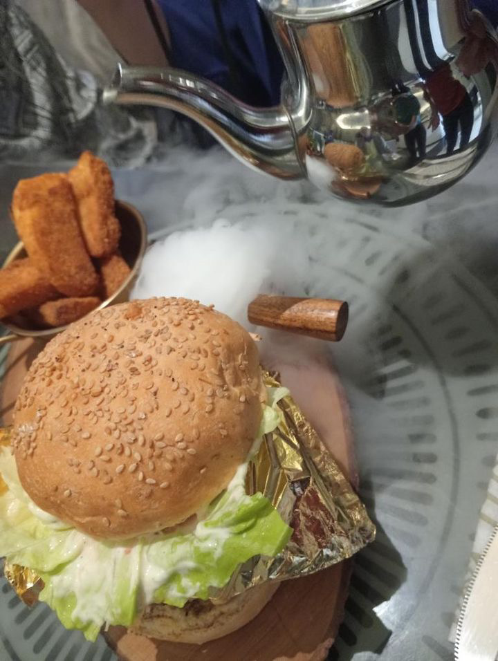 Arch burger 